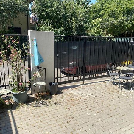 Lovely Apartment In Villa In בוקרשט מראה חיצוני תמונה