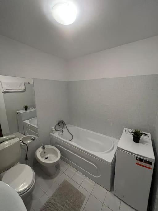 Lovely Apartment In Villa In בוקרשט מראה חיצוני תמונה